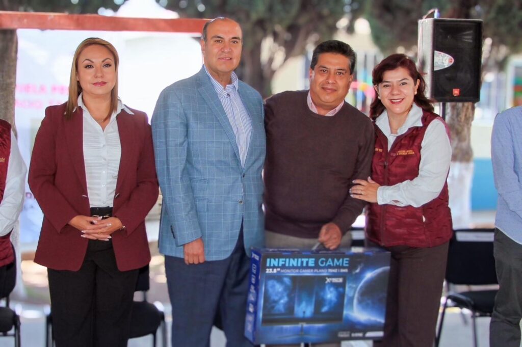Escuelas públicas de Zapotlán reciben equipamiento tecnológico y mobiliario