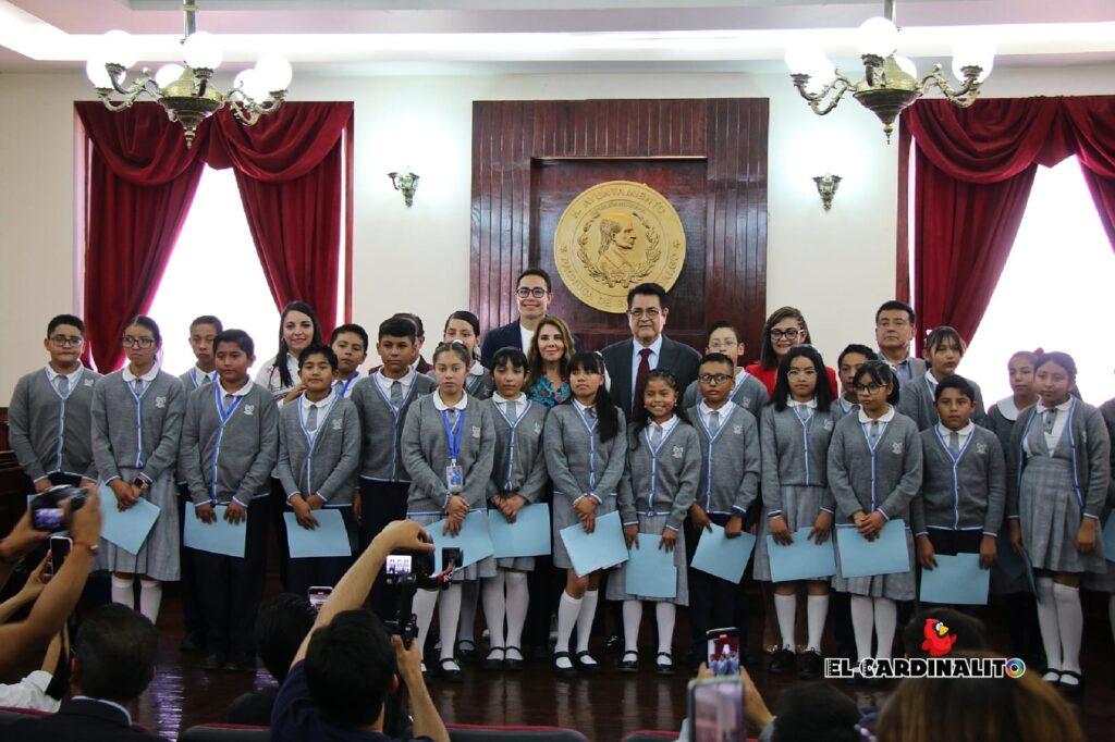 Infancia que inspira: niñez pachuqueña toma el cabildo