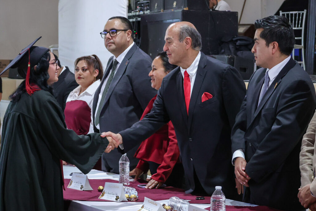 Natividad Castrejón reconoce a egresados de bachillerato a distancia CEMSaD Cobaeh