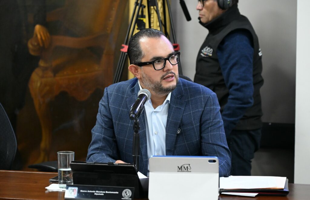Marco Mendoza presenta iniciativa para fortalecer la reinserción social mediante trabajo comunitario